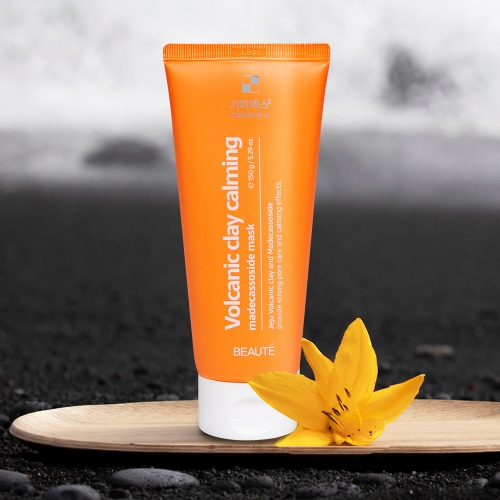 VOLCANIC CLAY CALMING MADECASSOSIDE MASK (150g)
